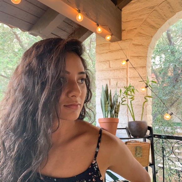 Meet your Posher, Yuritzy - Picture 3 of 3